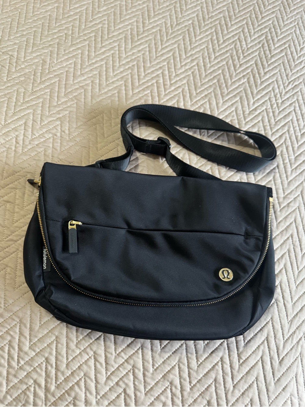 LAST CALL🎉QUICK SALE🎉Lululemon All Night Festival Bag - Picture 4 of 8